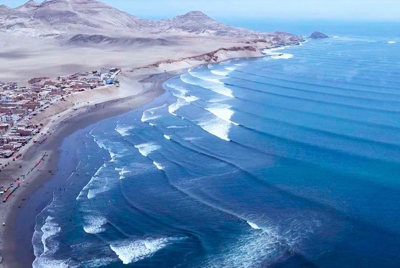 The longest left wave at Chicama Beach